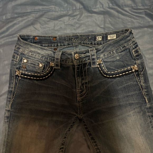 Miss me jeans size 27 inseam 34. These have a great look. - Picture 3 of 4